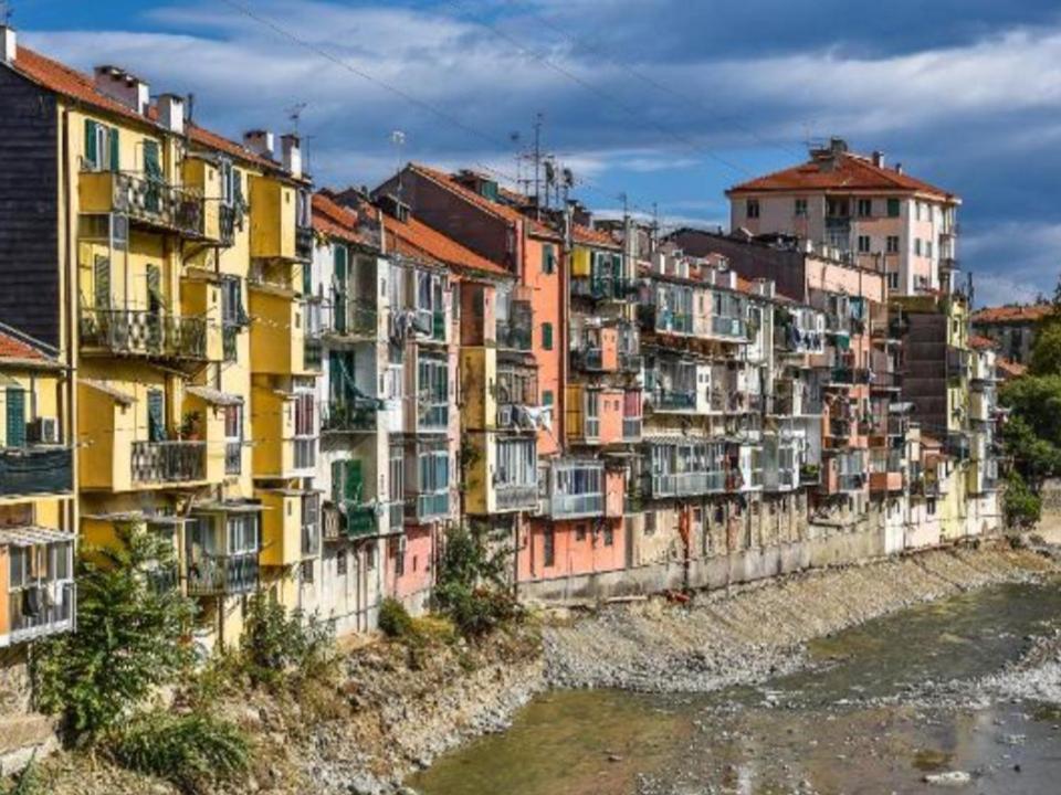 Appartamento A Casa Di Pizz - Bilocale Con Parcheggio Privato Savona Esterno foto