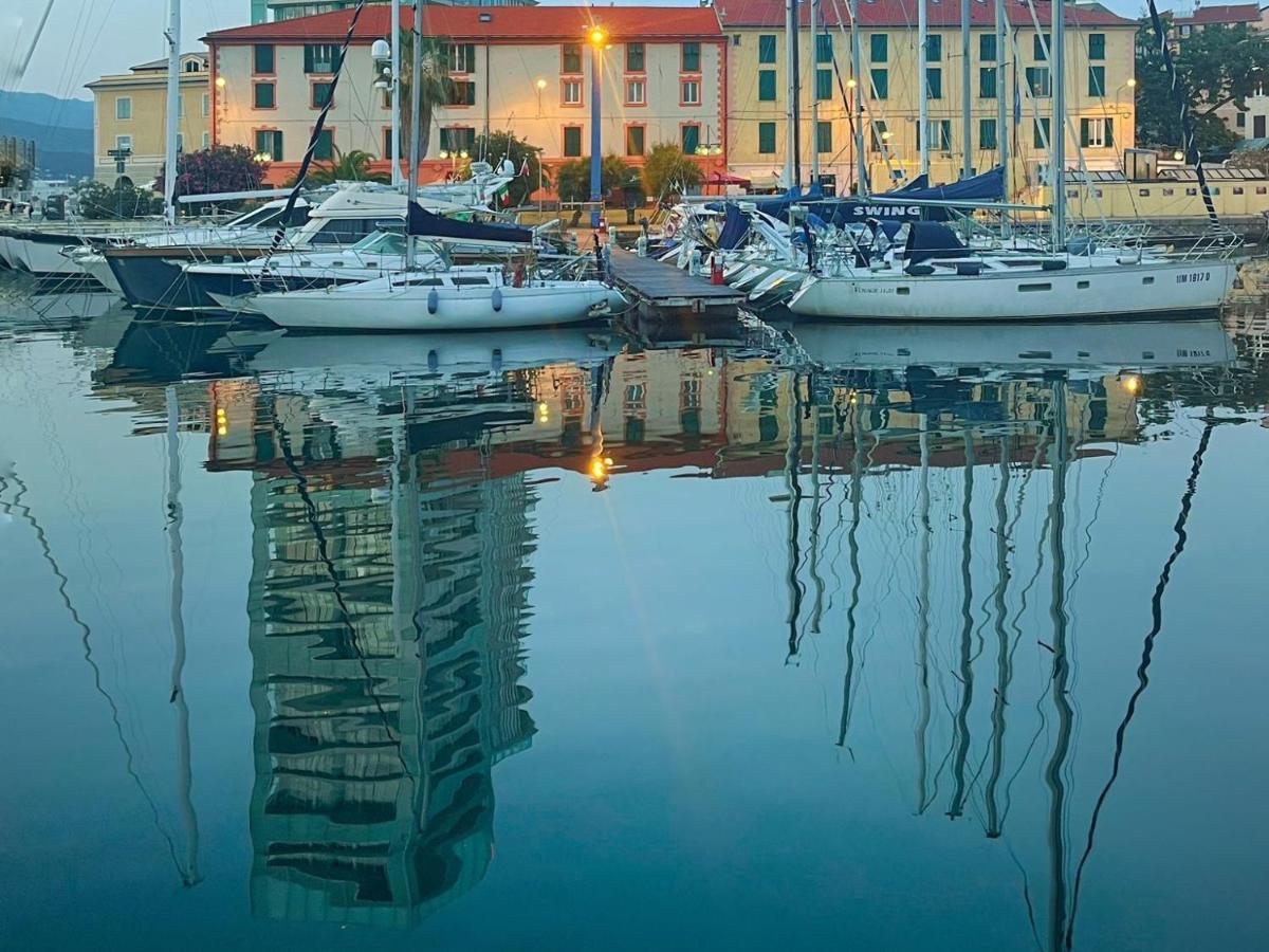 Appartamento A Casa Di Pizz - Bilocale Con Parcheggio Privato Savona Esterno foto